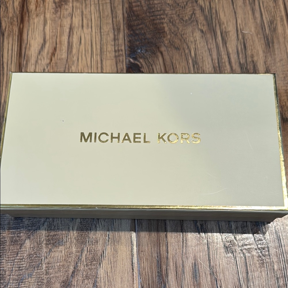 Michael Kors Travelor Wallet